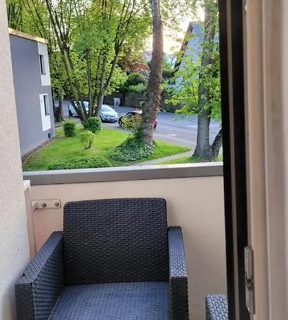 Mit Kleinem Balkon Apartment *