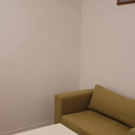 Mit Kleinem Balkon Apartment *