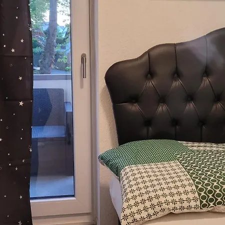 Apartment Mit Kleinem Balkon